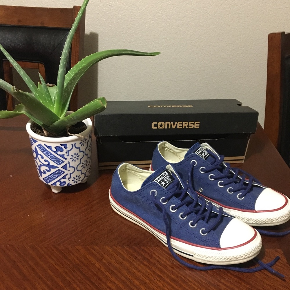 Converse size 7.5 ladies